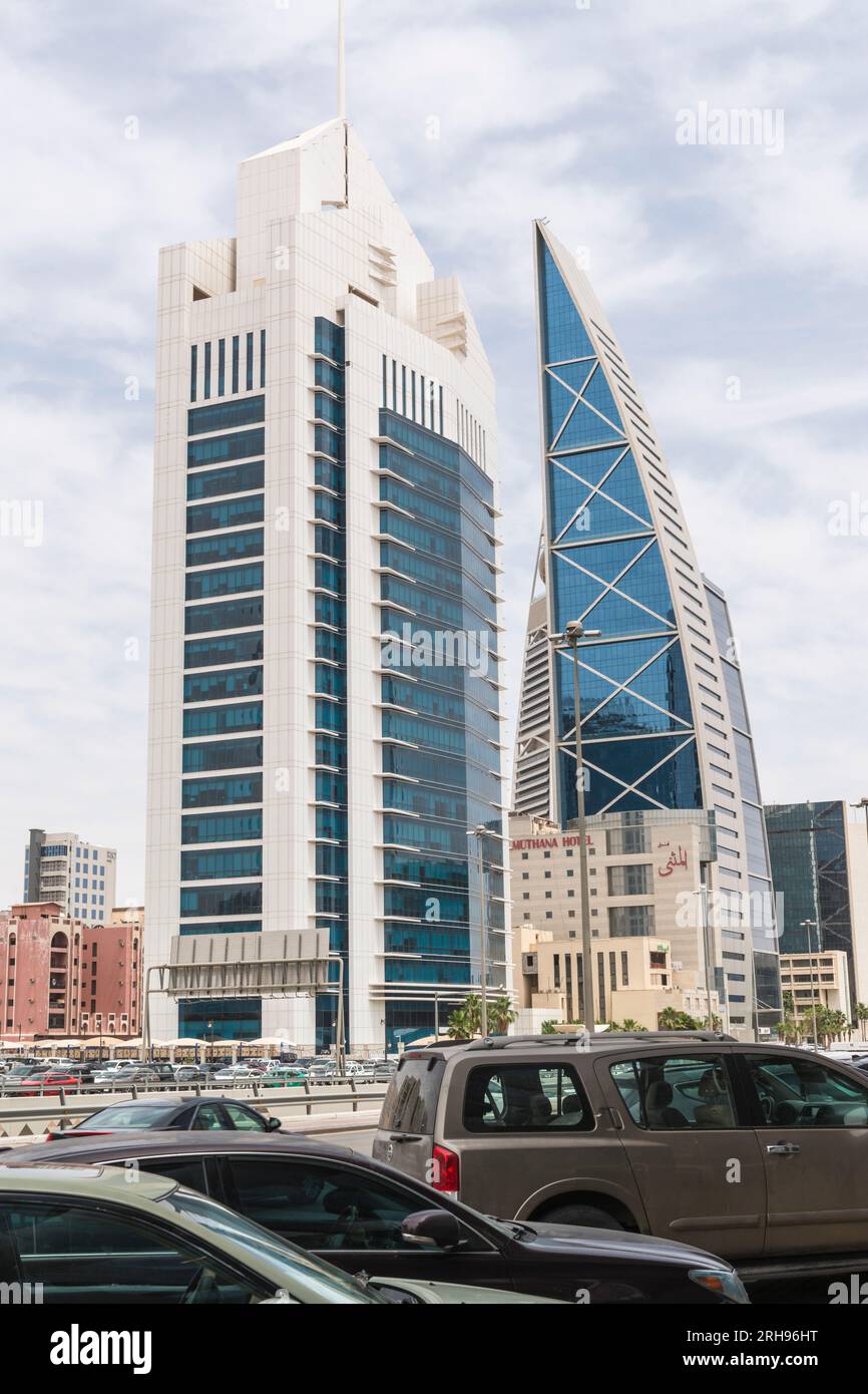 The buidings of the Ministry of Islamic Affairs, Dawah and Guidance (left) and the Hamad Tower (right) in the al-Olaya district, Riyadh, Saudi Arabia. Stock Photo