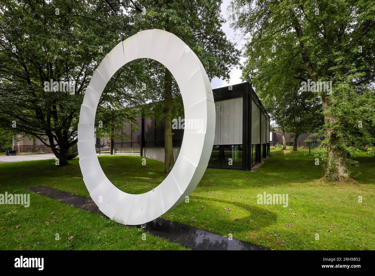 Bottrop, North Rhine-Westphalia, Germany - Josef Albers Museum Quadrat im Stadtgarten Bottrop, in front the work "No. 205 - Homage to Bottrop" by arti Stock Photo