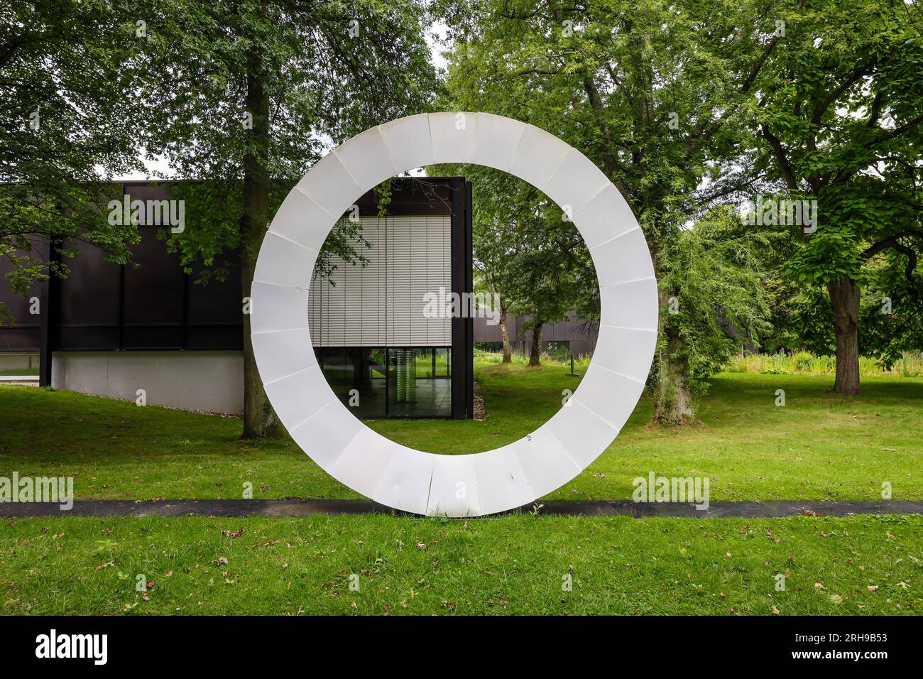 Bottrop, North Rhine-Westphalia, Germany - Josef Albers Museum Quadrat im Stadtgarten Bottrop, in front the work "No. 205 - Homage to Bottrop" by arti Stock Photo