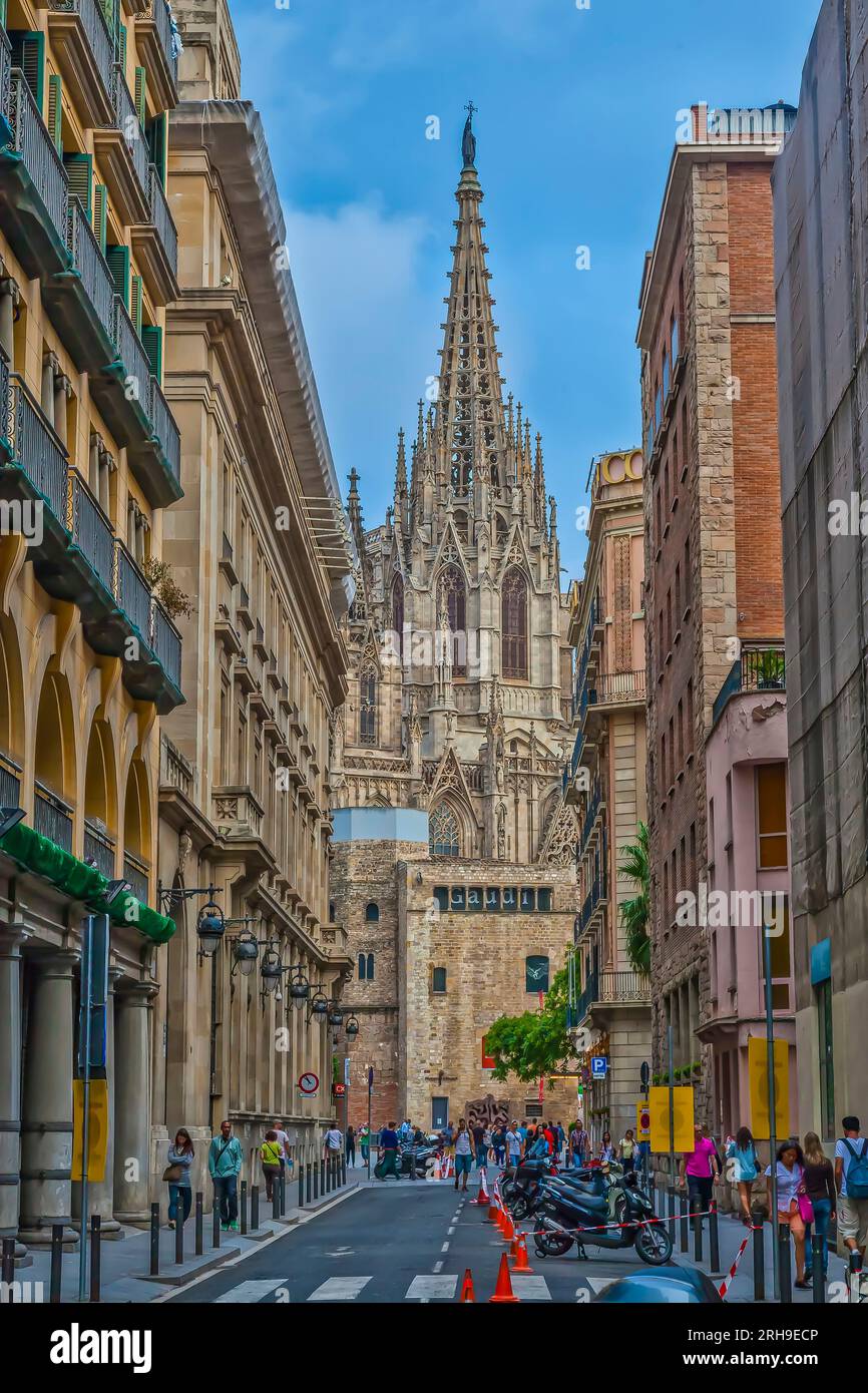 HDR Aufnahme der Kathedrale von Barcelona aus der Carrer del Dr. Joaquim Pou fotografiert tags Stock Photo