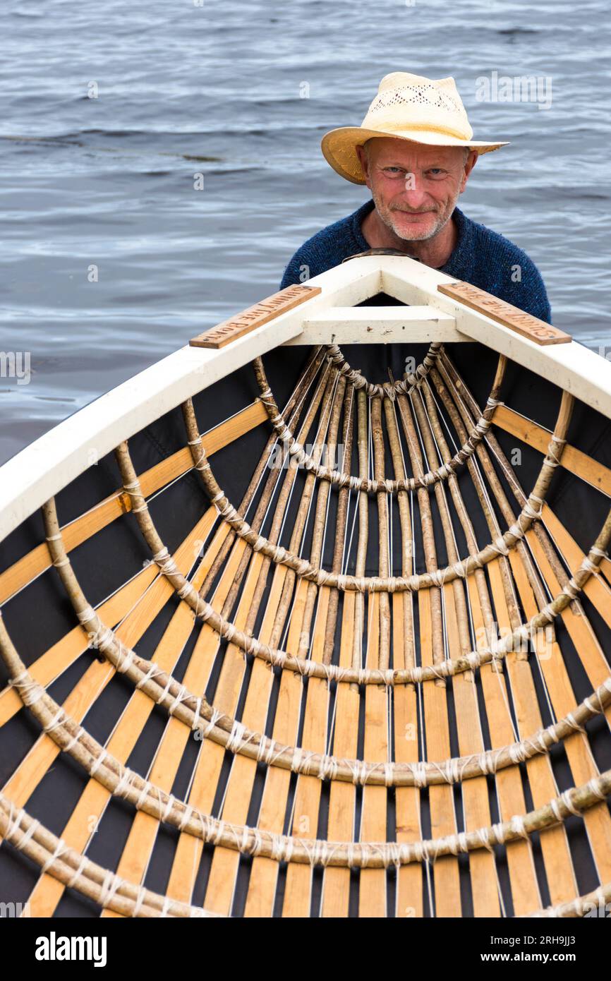 Hugh McMahon with his traditional hand built currach boat, Ardara, County Donegal, Ireland Stock Photo