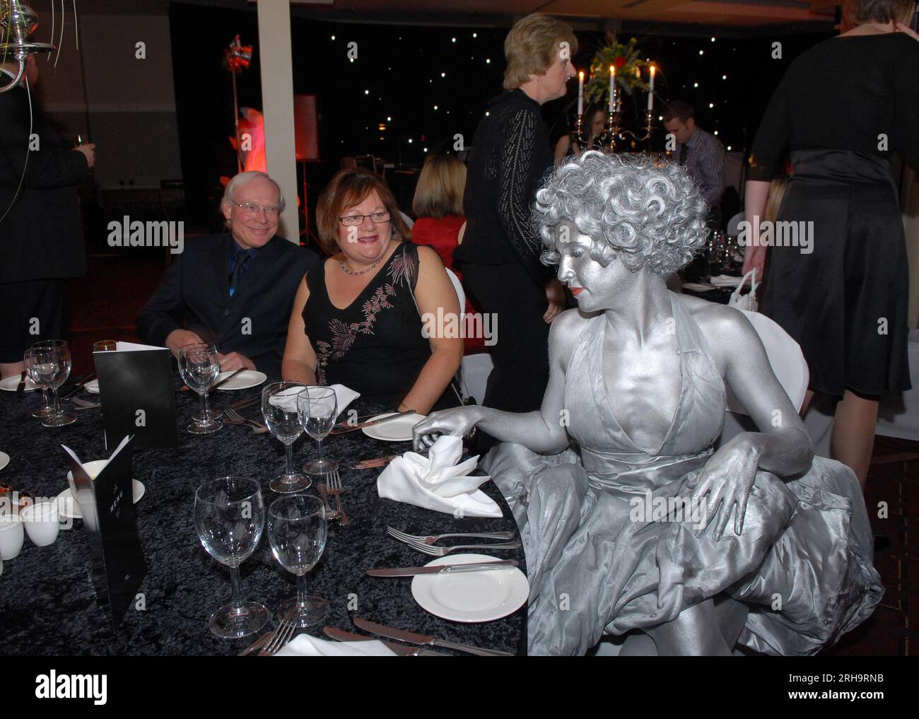 Mime artists portraying Marilyn Monroe while entertaining dinner guests
