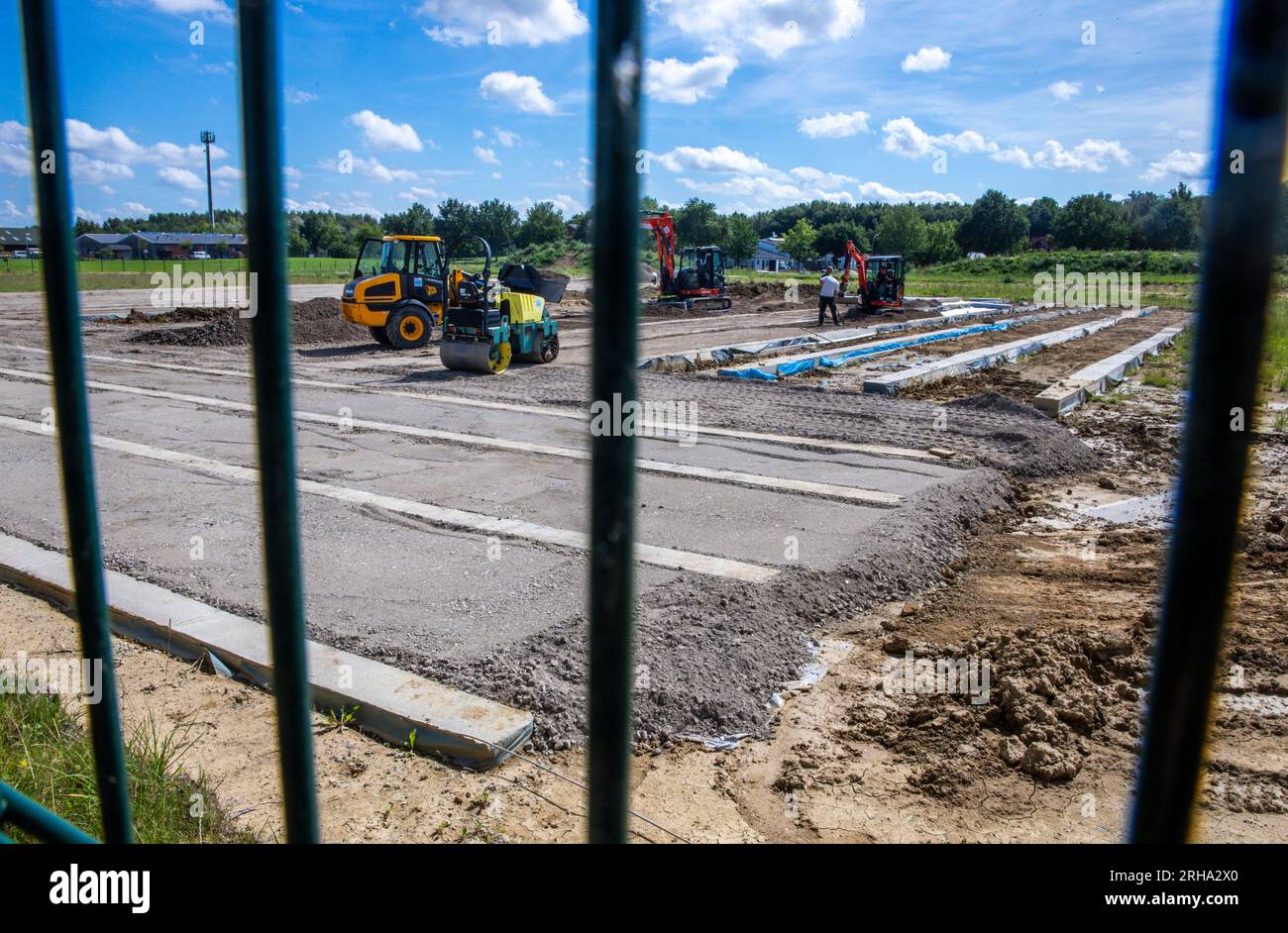 Upahl, Germany. 15th Aug, 2023. A construction company prepares the