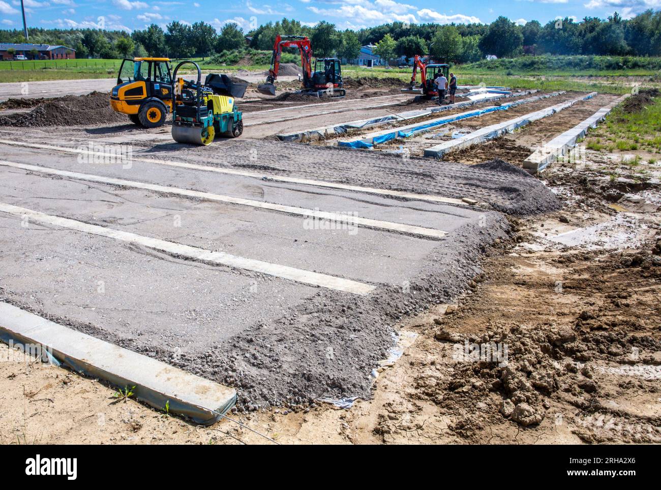Upahl, Germany. 15th Aug, 2023. A construction company prepares the