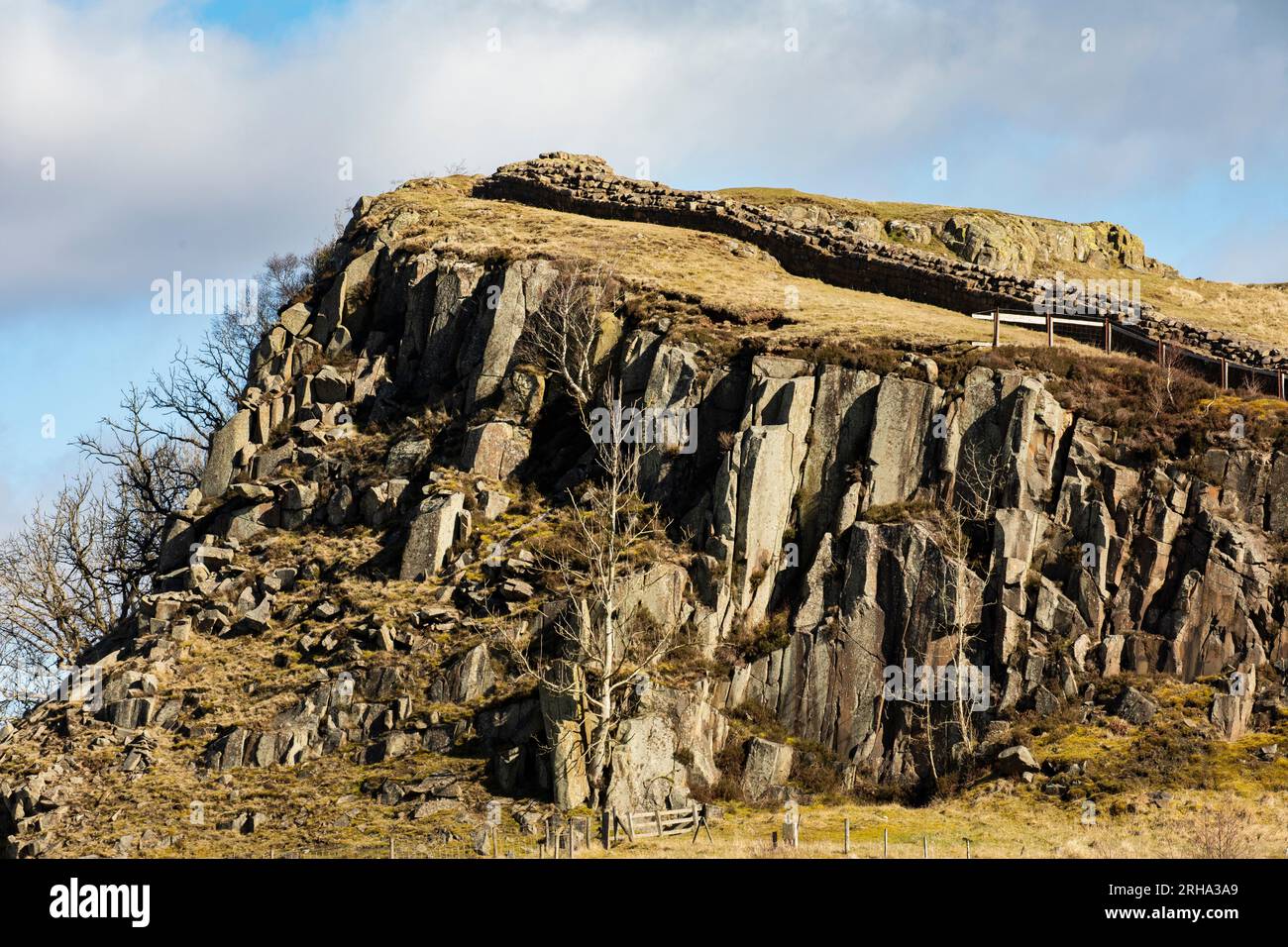Hadrians Wall follows the line of Walltown Crags, part of the Whin Sill dolerite rocks near Greenhead, Northumberland Stock Photo