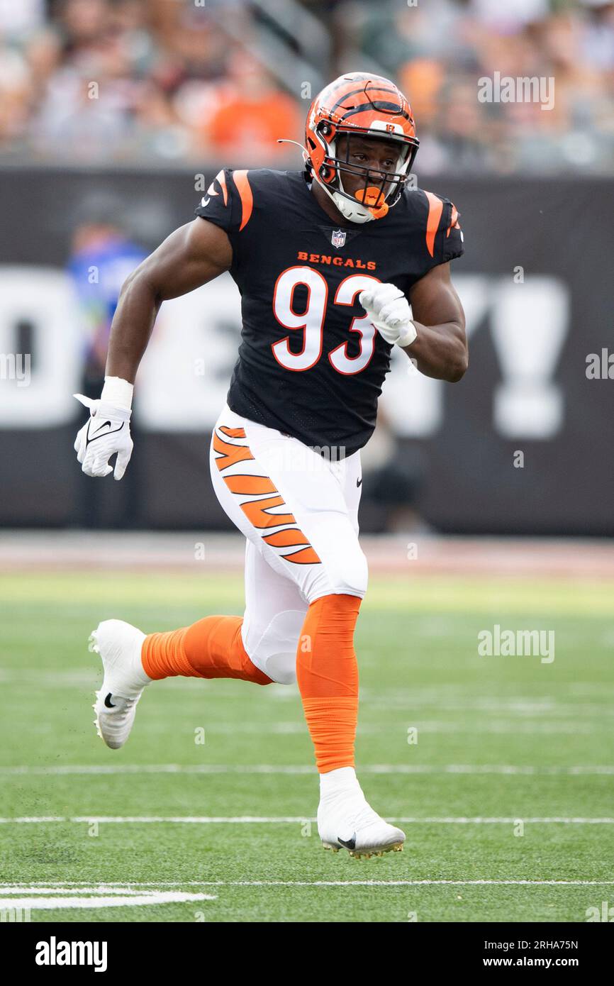 Cincinnati Bengals defensive end Jeff Gunter (93) runs for the