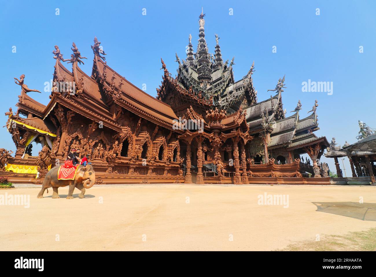 December 27th, 2018, Pattaya, Thailand Tourists enjoy an elephant