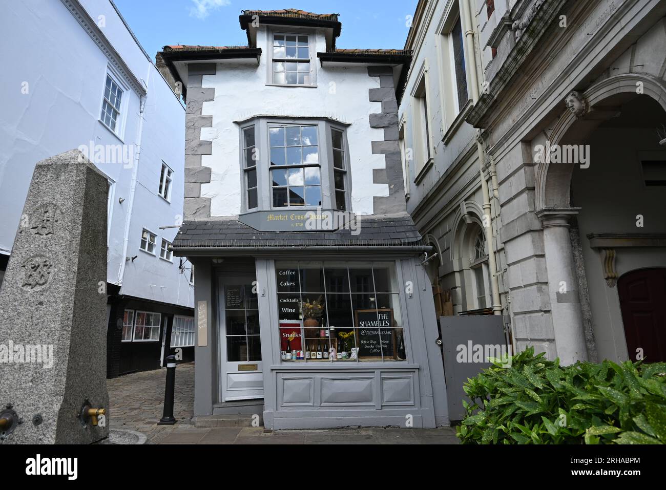 the-crooked-house-of-windsor-in-windsor-england-is-a-commercial