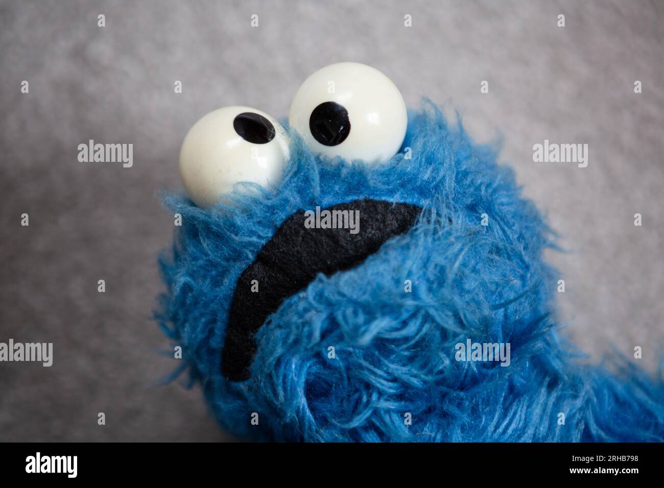 Detail Of A Cookie Monster Stuffed Toy From The 1970s Or 1980s On A Detail Of A Cookie Monster Stuffed Toy From The 1970s Or 1980s On A Grey Carpet 2RHB798