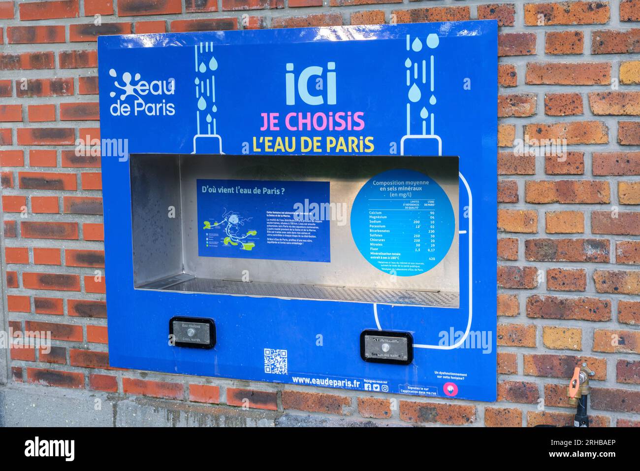 Paris, FR 31 August 2022 Free sparkling and still water fountain in