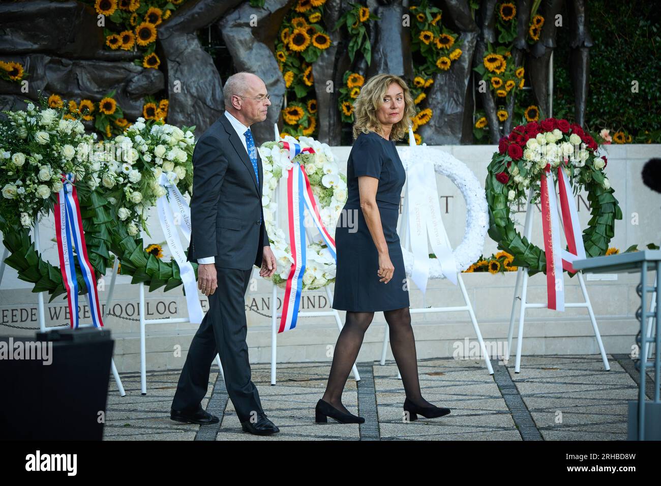 THE HAGUE - President of the House of Representatives, Vera Bergkamp and the President of the Senate, Jan Anthonie Bruijn at the Indisch Monument during the National Commemoration of the capitulation of Japan on August 15, 1945. The Stichting Nationale Herdenking 15 Augustus 1945 annually organizes this commemoration in which all victims of the war against Japan and the Japanese occupation of the former Dutch East Indies are commemorated. ANP PHIL NIJHUIS netherlands out - belgium out Stock Photo