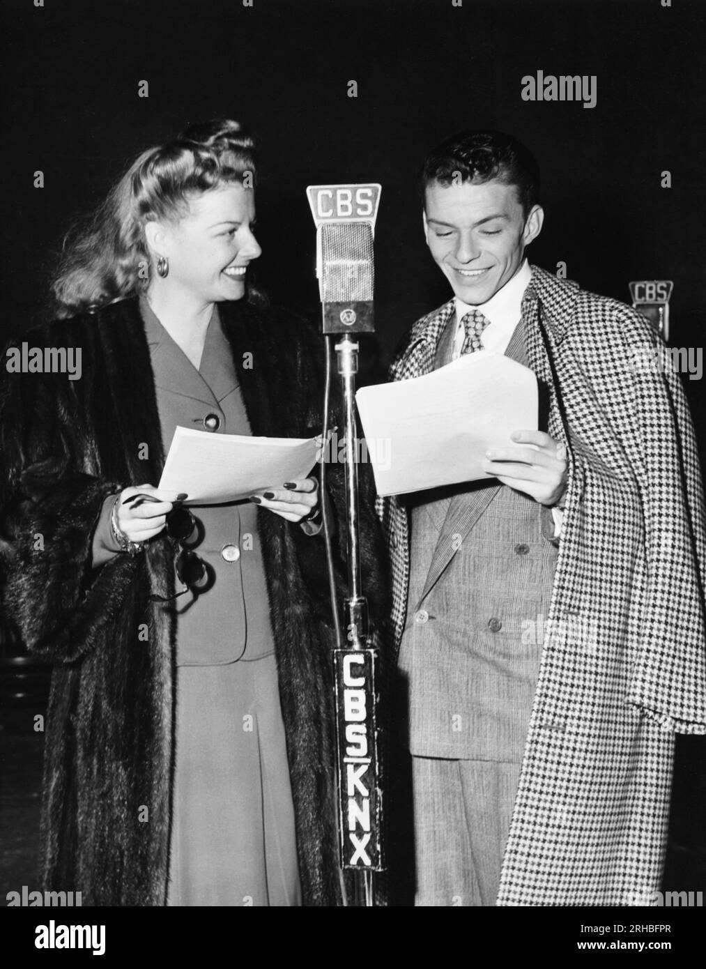 Hollywood, California:  c. 1951 Frank Sinatra and Ann Sheridan doing a CBS broadcast together. Stock Photo