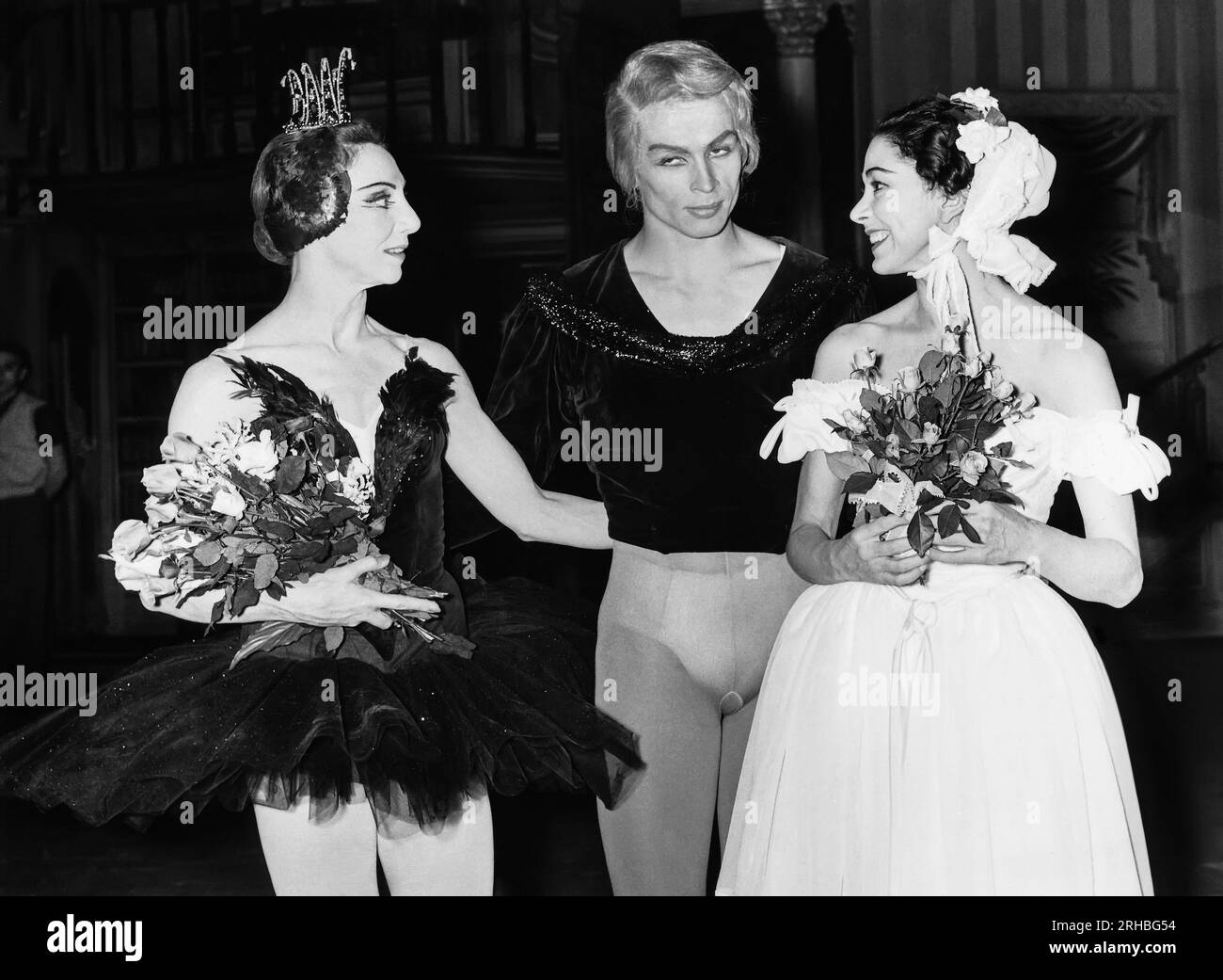 World:  1961 Ballet dancers Rudolf Nureyev and Margot Fonteyn (r) with another unidentified dancer. Stock Photo