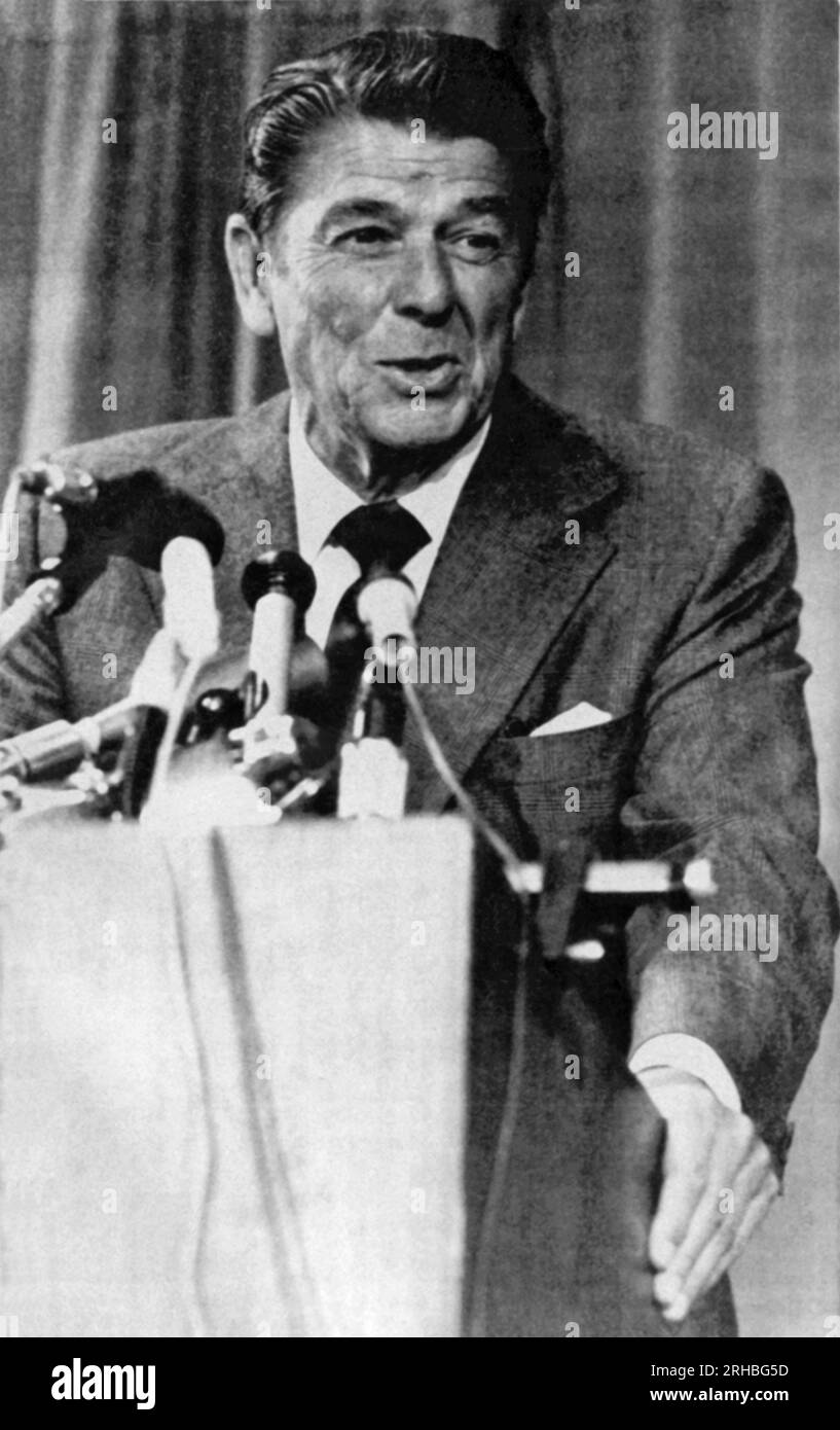 Detroit, Michigan:  May 14, 1976 Former California Governor and Republican presidential candidate Ronald Reagan holds a press conference a few days before the Michigan primary. Stock Photo