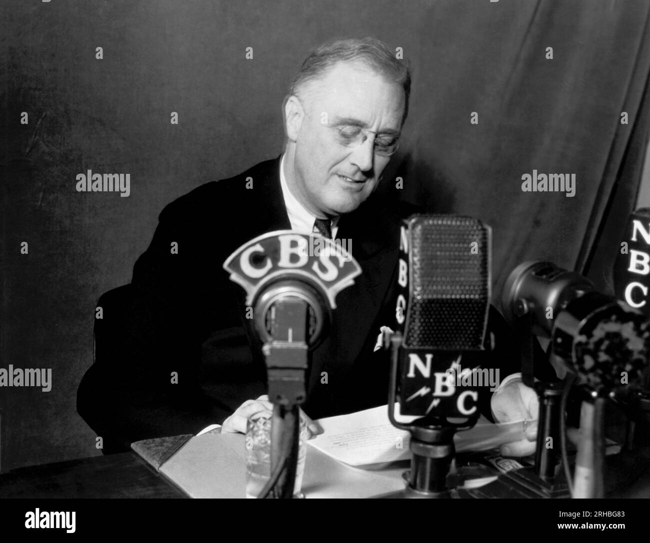 Washington, D.C.:  October 1, 1934 President Franklin Roosevelt tells of his plan to ask labor and industry for a truce from strikes and disorder until all means of settlement have been tried. Stock Photo