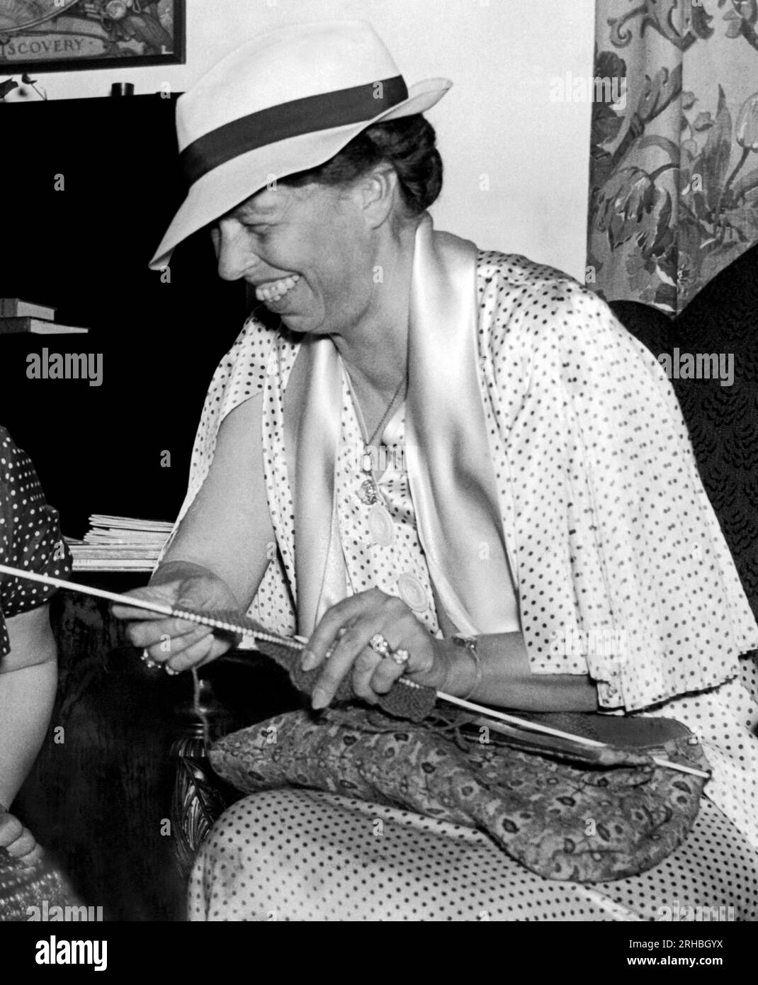 Washington, D.C.:  June 2, 1936. Eleanor Roosevelt tried her hand at knitting at the Associated Country Women Of The World's exhibit at their triennial convention. Stock Photo
