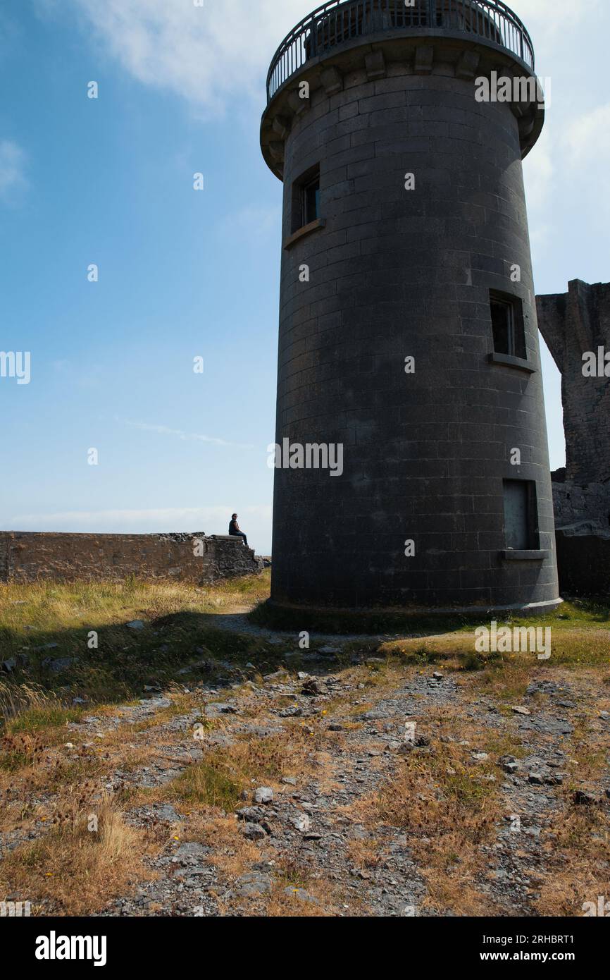 A tower sits on a hill overlooking the north Atlantic ocean on Inishmore island Stock Photo