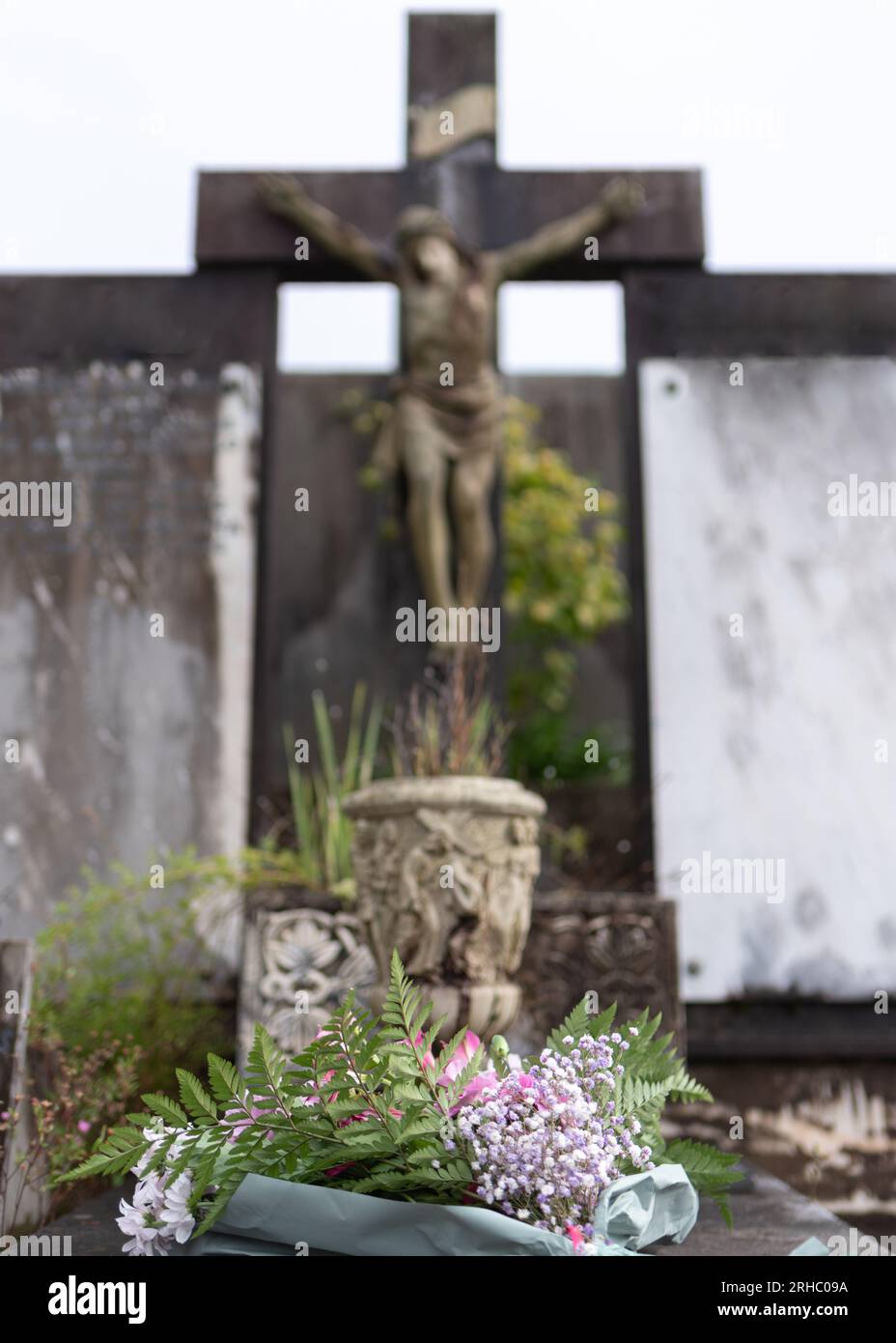 fresh flowers on top of a grave Stock Photo Alamy