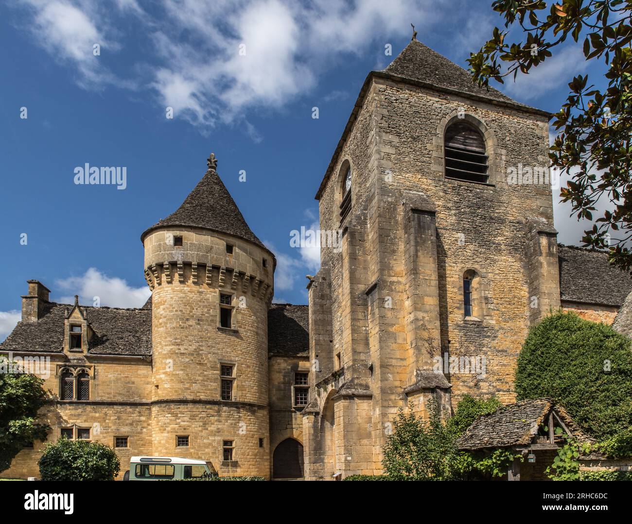Église Notre-Dame-de-l'Assomption et château Stock Photo