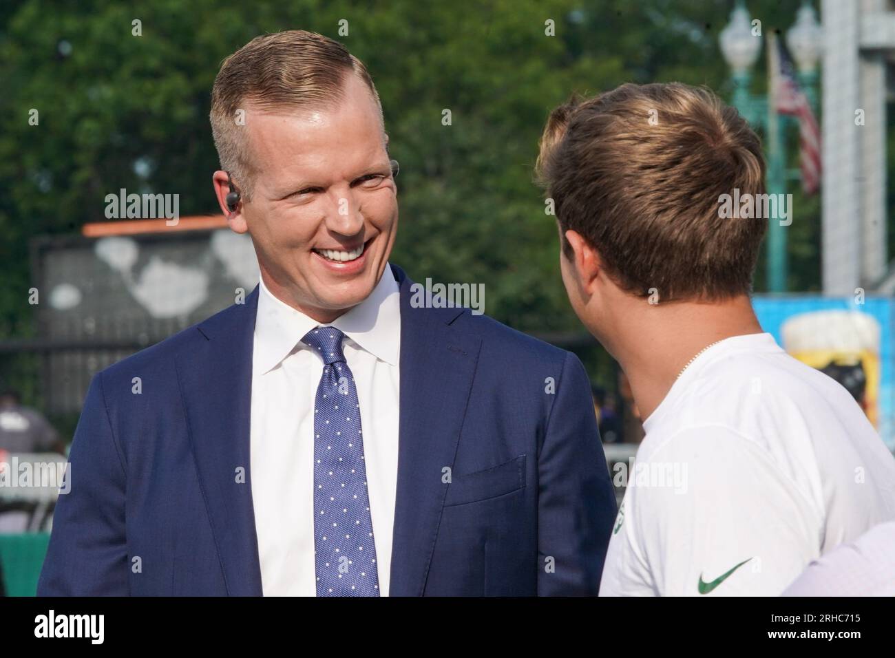 Canton, Ohio, USA. 3rd Aug, 2023. Sports analyst and former football player Chris Simms (L) and New York Jets quarterback Zach Wilson (2) during warmups before the 2023 Pro Hall of Fame Game against the Cleveland Browns at Tom Benson Hall of Fame Stadium. (Credit Image: © Debby Wong/ZUMA Press Wire) EDITORIAL USAGE ONLY! Not for Commercial USAGE! Stock Photo