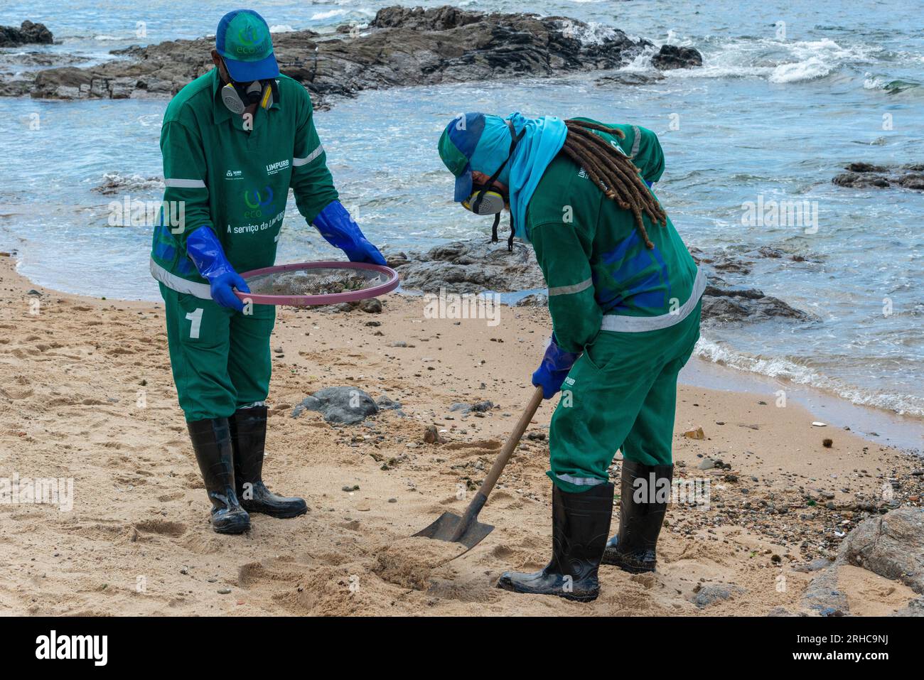 Wreck on rocks hi-res stock photography and images - Page 15 - Alamy
