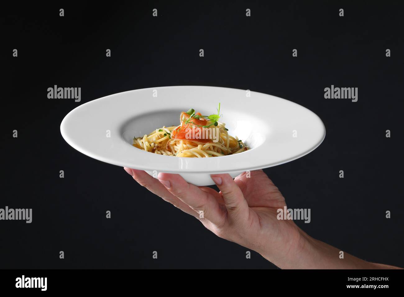 Holding plate of pasta hi-res stock photography and images - Page 2 - Alamy