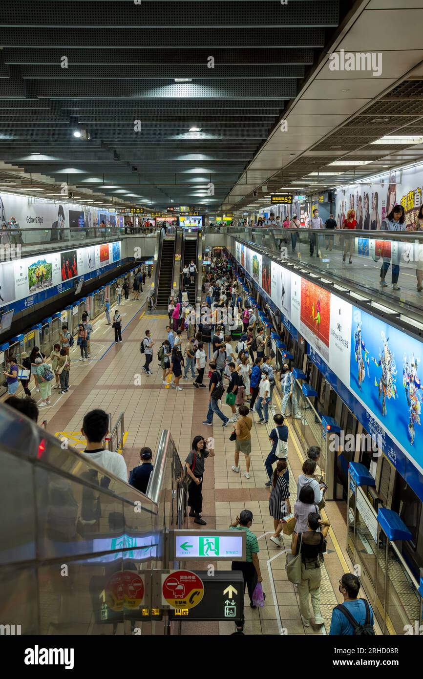 Busy metro station in Taipei Stock Photo