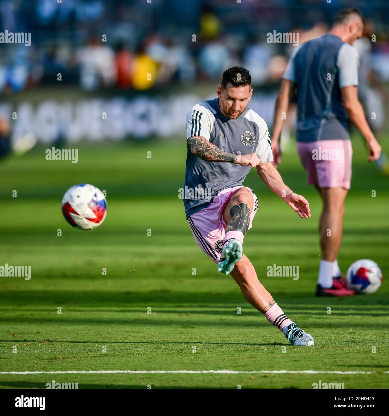 Lionel messi pink kit hi-res stock photography and images - Alamy