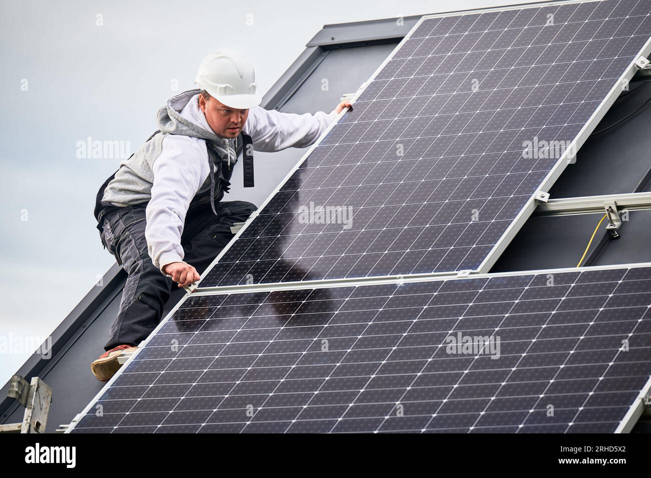 Installation of modules hi-res stock photography and images - Alamy