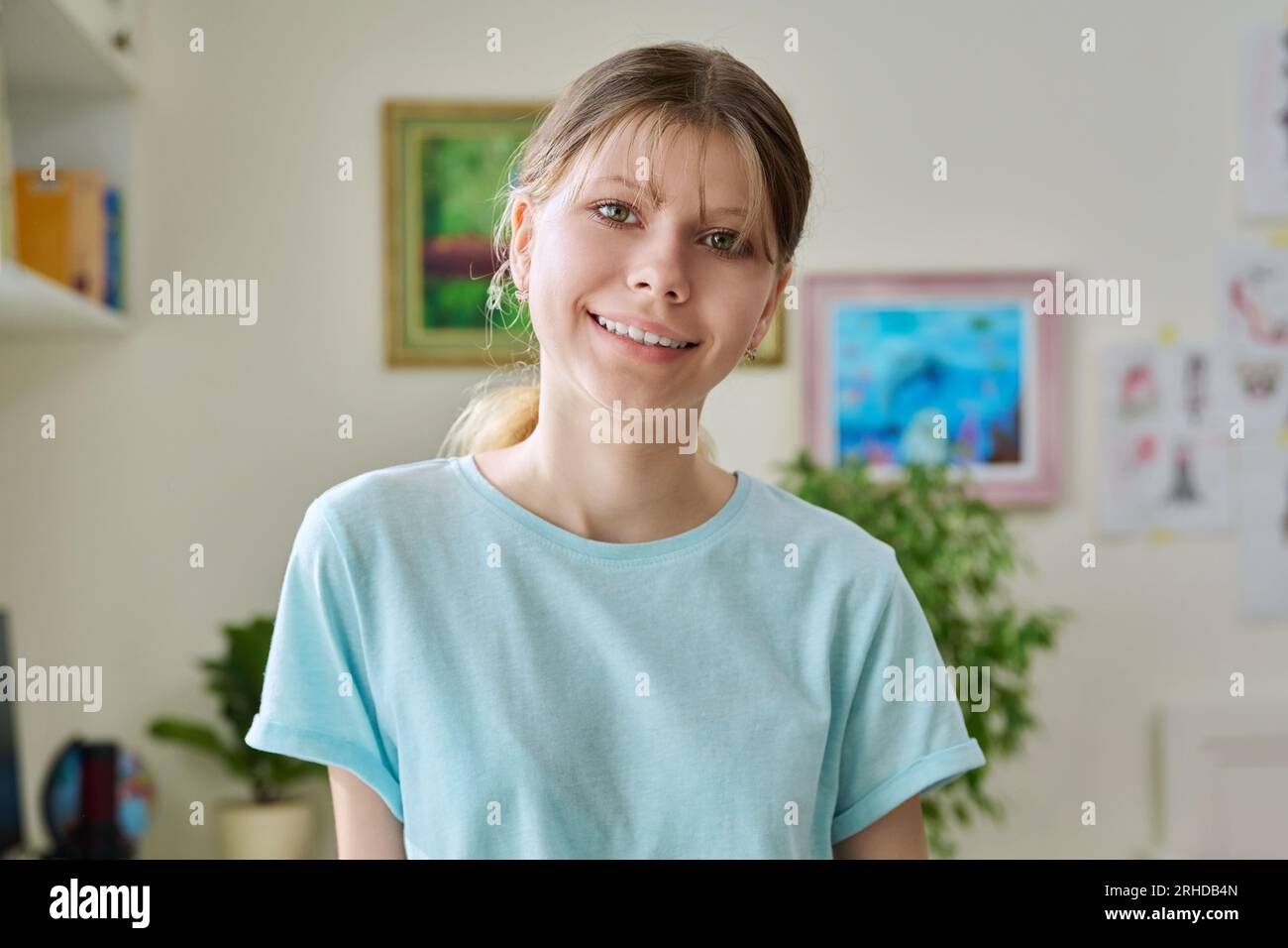 Preteen girl posing into room hi-res stock photography and images - Alamy