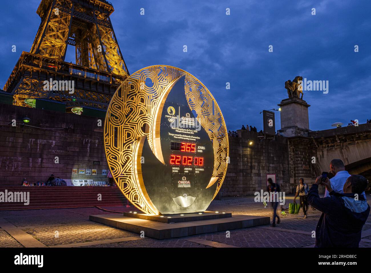 FRANCE. PARIS (75) (7TH DISTRICT) COUNTDOWN TO THE TIME BEFORE THE OPENING CEREMONY OF THE PARIS 2024 OLYMPIC GAMES, INSTALLED IN THE PORT DE LA BOURD Stock Photo