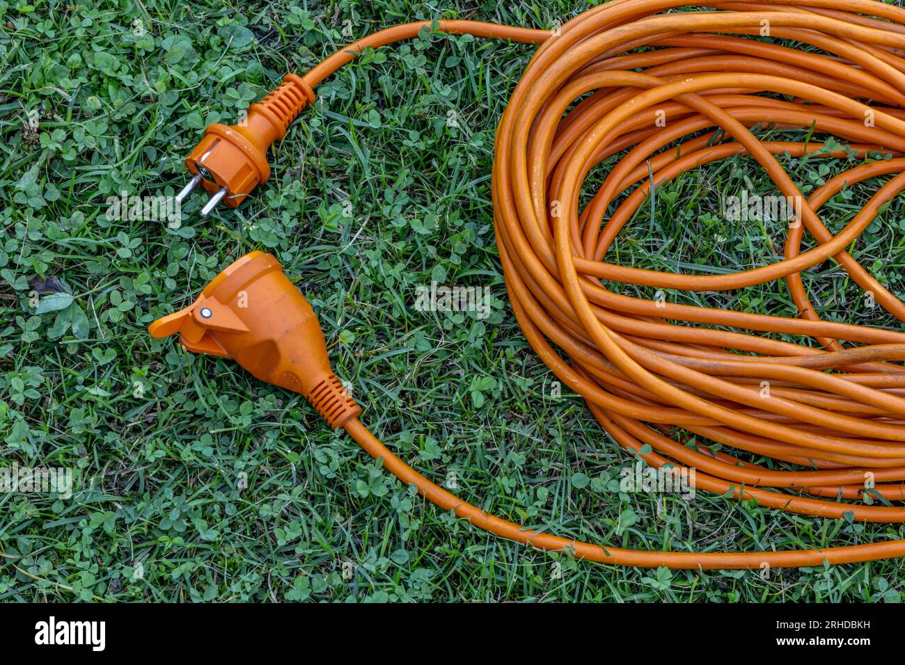 Electric extension cord and power connection in the garden