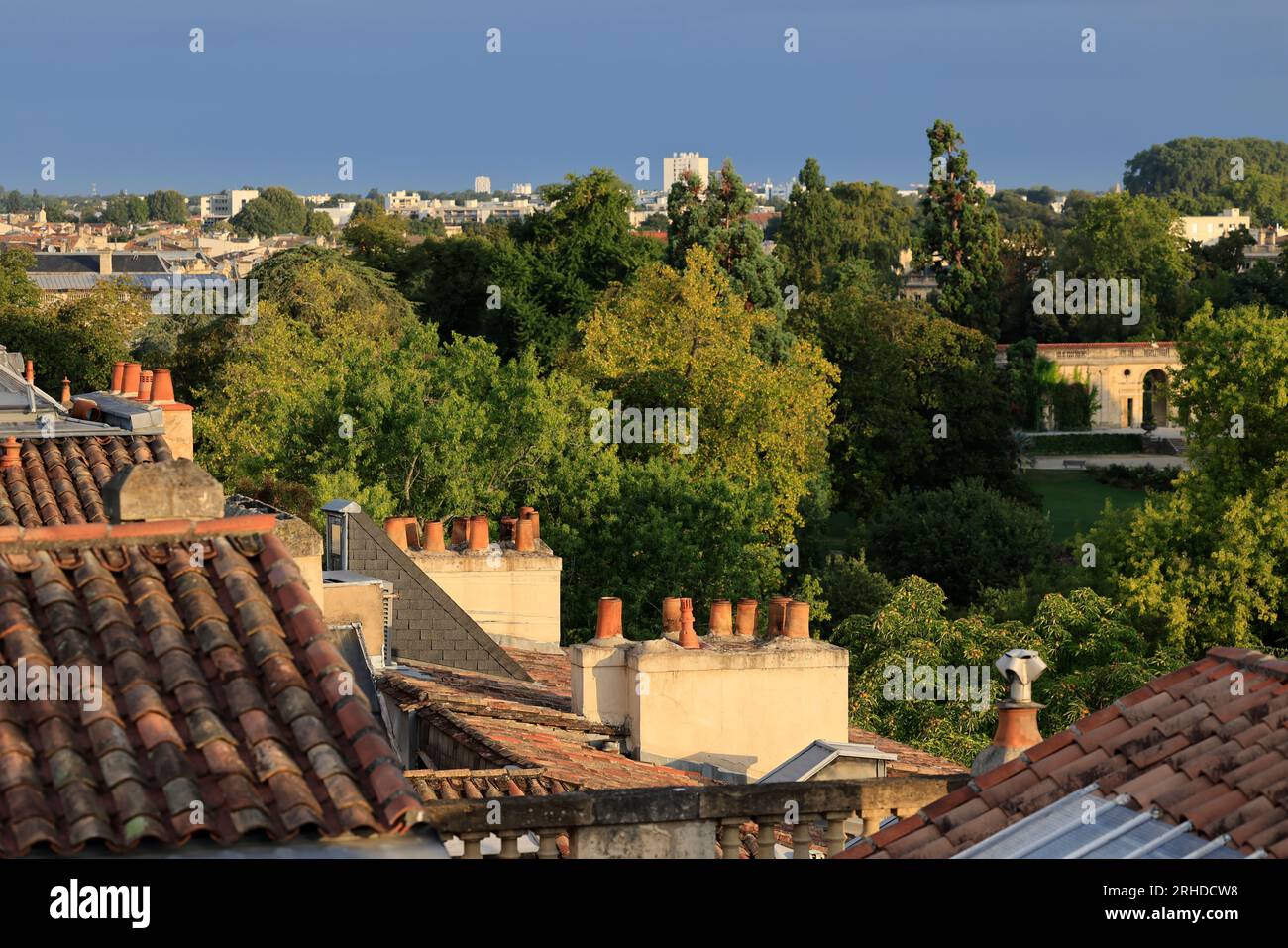 Cheminées sur les toits de Bordeaux, un aspect méconnu de la ville et de son architecture. Bordeaux, Gironde, France, Europe Stock Photo