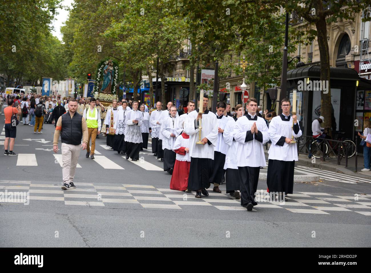 Paris, France. 15th Aug, 2023. Procession of the Priestly Society of Saint Pius X during the Assumption at the schismatic church of Saint Nicolas du Chardonnet, on August 15, 2023 in Paris, France. Photo by Pierrick Villette/ABACAPRESS.COM Credit: Abaca Press/Alamy Live News Stock Photo