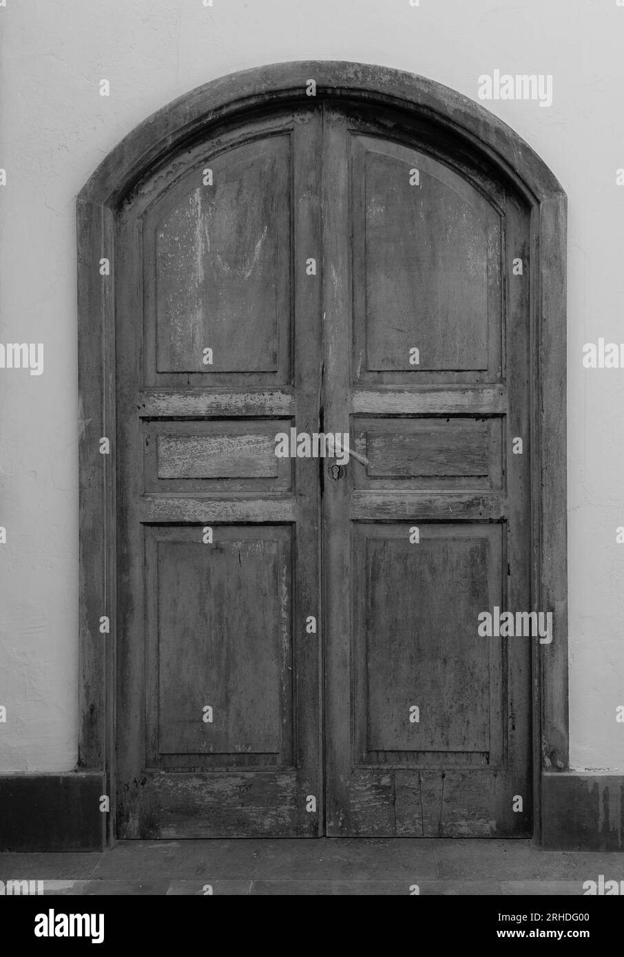 Old oak wooden door Black and White Stock Photos & Images Alamy