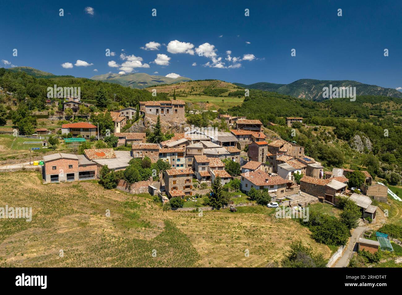 Aerial view of the village of Montcortès in summer (Pallars Sobirà, Lleida, Catalonia, Spain, Pyrenees) ESP: Vista aérea de la aldea de Montcortès Stock Photo