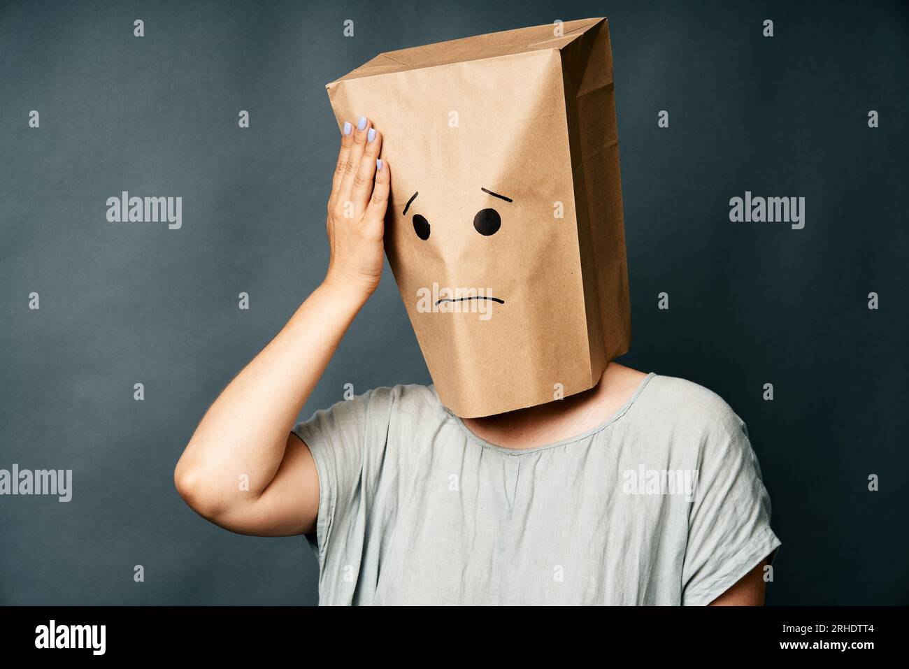 807 Brown Paper Bag On Head Images, Stock Photos, 3D objects, & Vectors