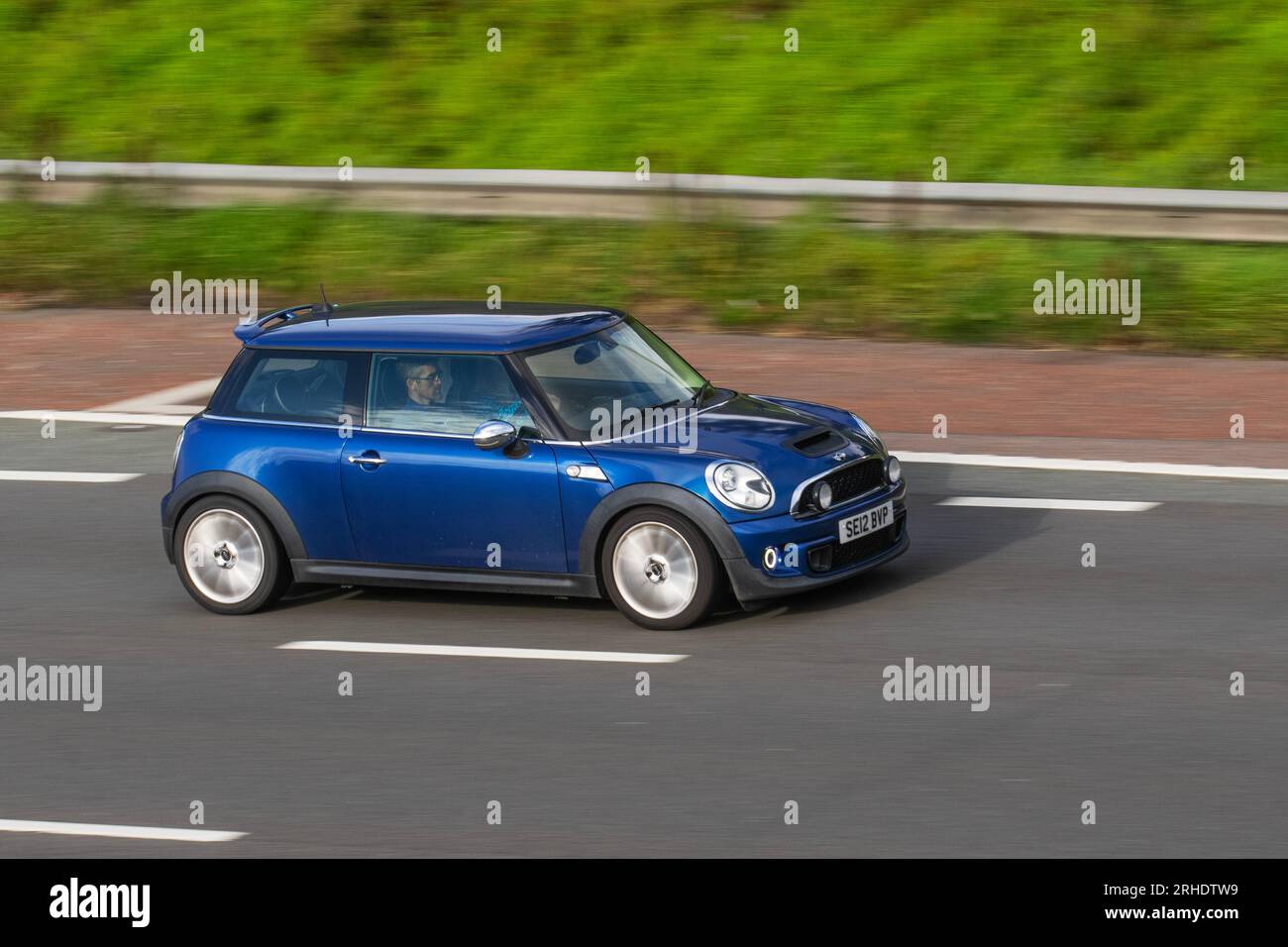 Blue mini cooper hi-res stock photography and images - Alamy