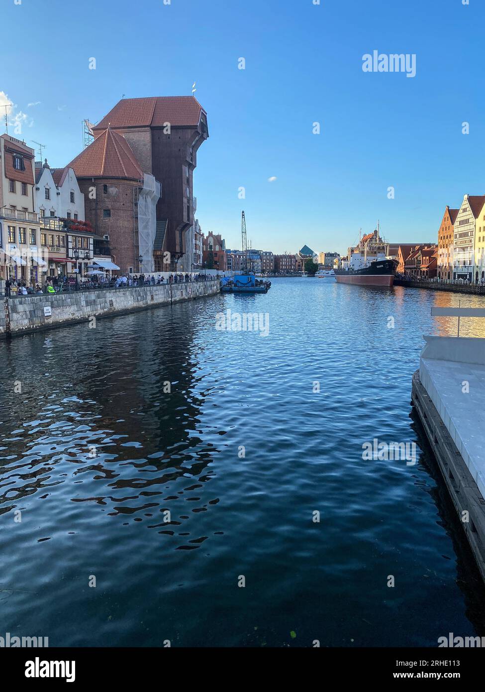 Das Krantor in Danzig (auf Polnisch: Brama Żuraw) ist eines der bekanntesten Wahrzeichen der Stadt und ein bedeutendes Beispiel für mittelalterliche H Stock Photo