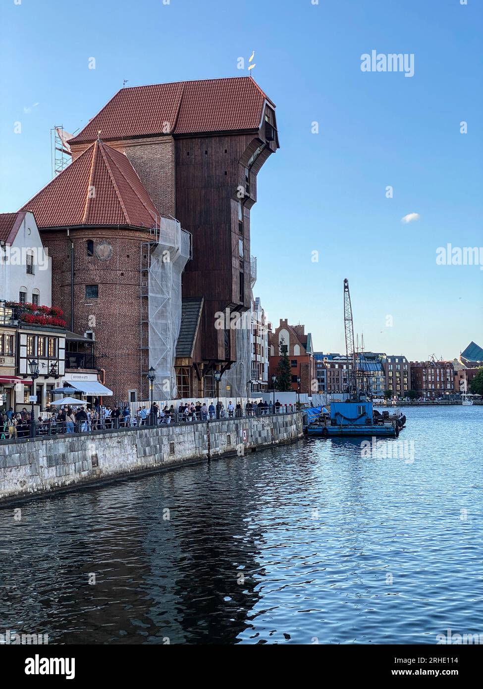 Das Krantor in Danzig (auf Polnisch: Brama Żuraw) ist eines der bekanntesten Wahrzeichen der Stadt und ein bedeutendes Beispiel für mittelalterliche H Stock Photo