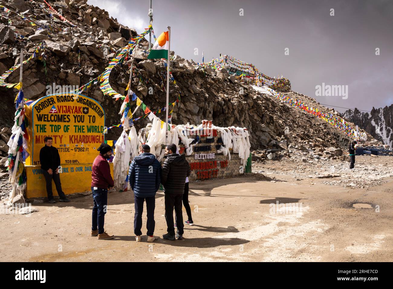 India, Ladakh, Khardung La, visitors at 5620m pass on world’s highest