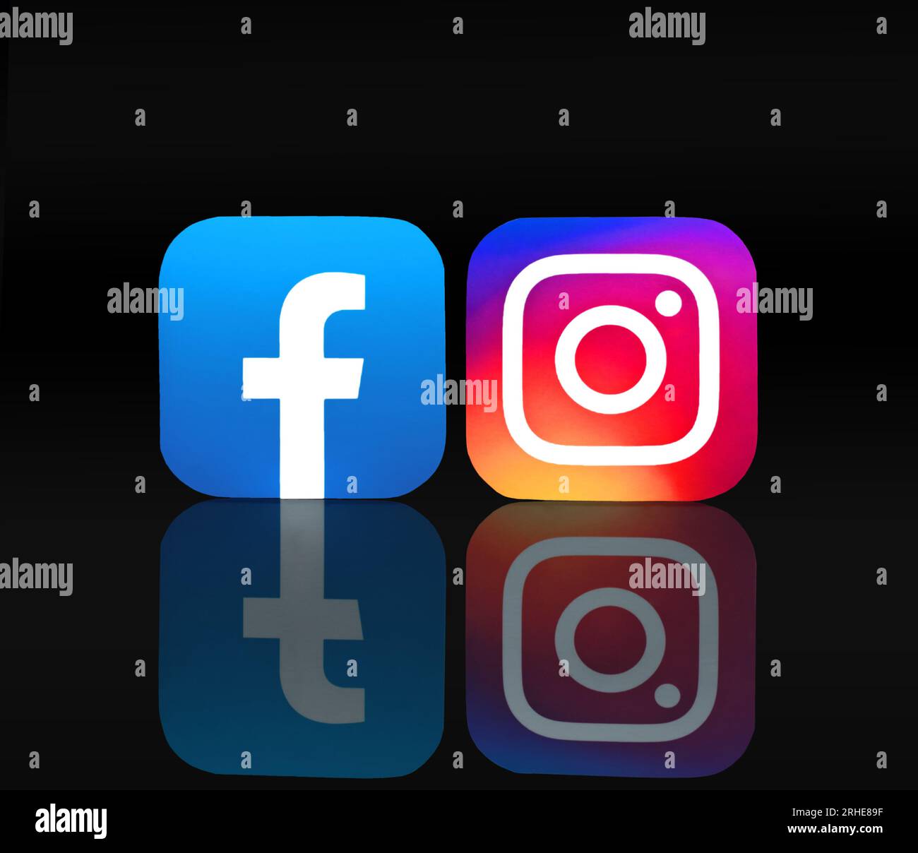 Kiev, Ukraine - September 19, 2022: Facebook and Instagram paper icons with reflection on black background Stock Photo