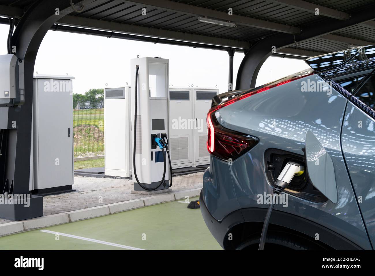 Electric vehicles charging station that takes energy from solar panels ...