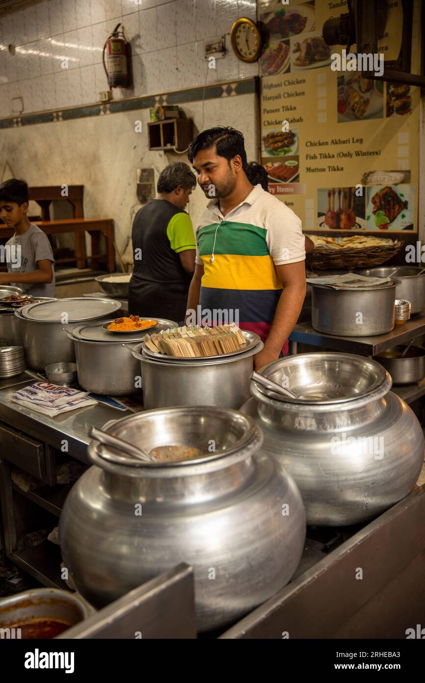 India, Delhi, Nizamuddin West, open fronted restaurant on road to Dargah Nizamuddin Aulia Stock Photo