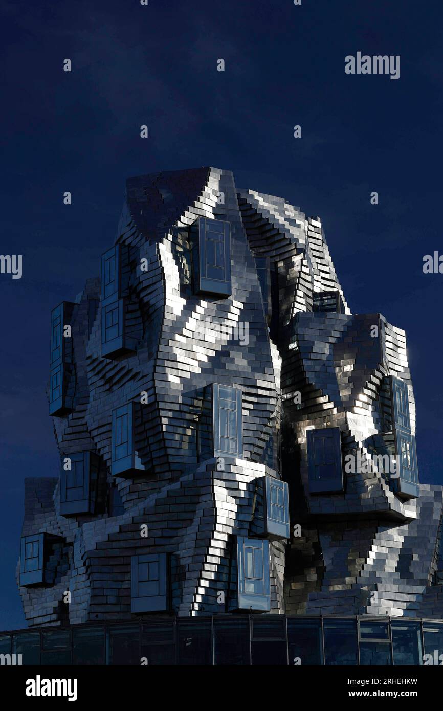 Arles, Frankreich , Normandie, 04.01.2023, Das  Gebäude des Kulturkomplex der Luma-Stiftung in Arles Frankreich wurde von dem amerikanischen /kanadischen Stararchitekten Frank Gehry entworfen. Foto: Norbert Schmidt, Düsseldorf Stock Photo