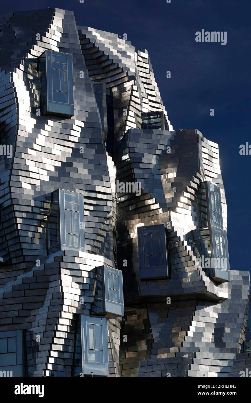 Arles, Frankreich , Normandie, 04.01.2023, Das  Gebäude des Kulturkomplex der Luma-Stiftung in Arles Frankreich wurde von dem amerikanischen /kanadischen Stararchitekten Frank Gehry entworfen. Foto: Norbert Schmidt, Düsseldorf Stock Photo