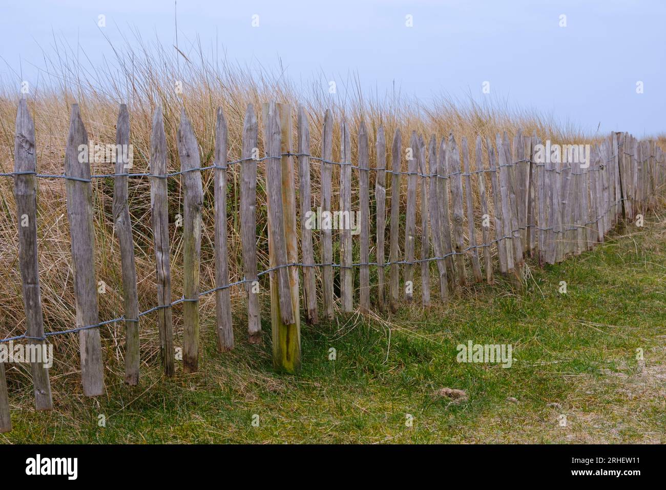 Pailing fence at the coast Stock Photo - Alamy