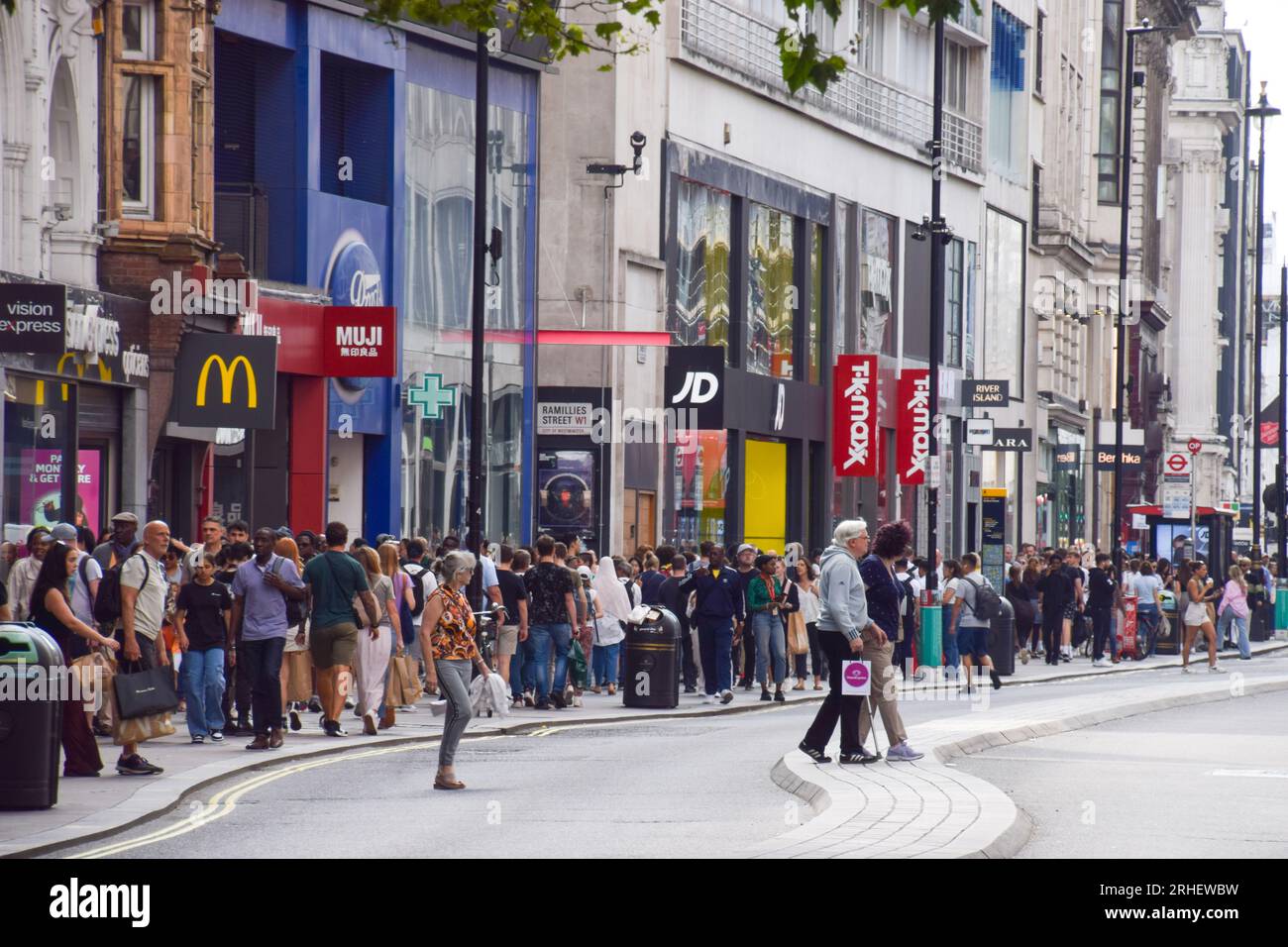 London, England, UK. 16th Aug, 2023. A view of a busy Oxford Street as retail leaders warn that high streets are continuing to decline and call for government-backed regeneration. (Credit Image: © Vuk Valcic/ZUMA Press Wire) EDITORIAL USAGE ONLY! Not for Commercial USAGE! Stock Photo