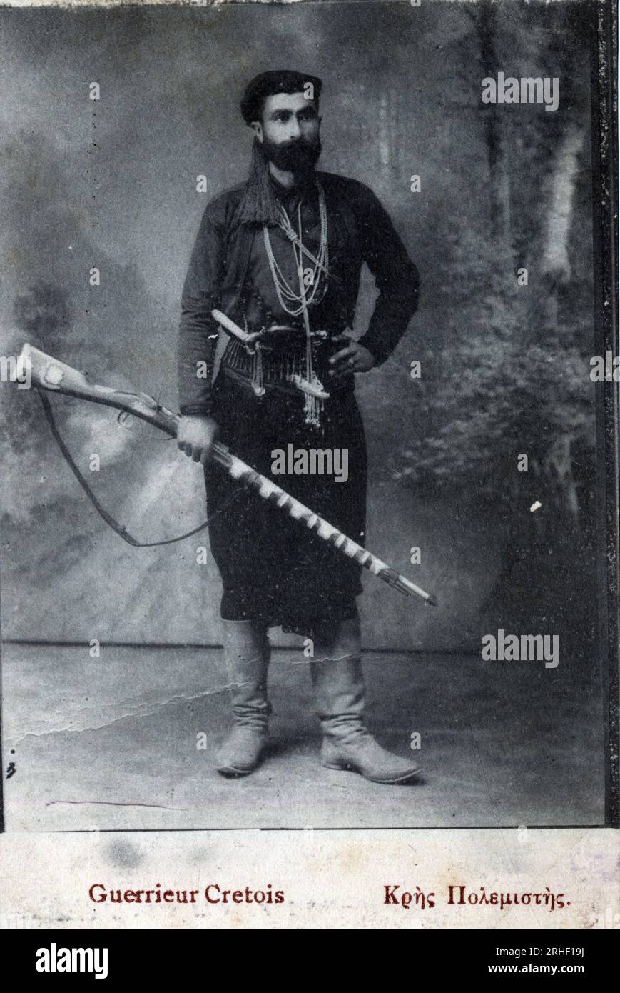 Premiere guerre mondiale (1914-1918) - Campagne d'Orient : portrait d'un guerrier cretois - Carte postale Stock Photo