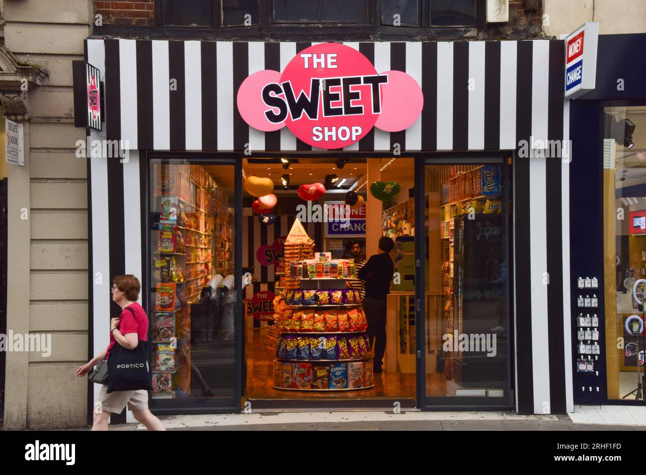 London, England, UK. 16th Aug, 2023. A candy store on Oxford Street. Numerous candy shops have proliferated on Oxford Street as retail leaders warn that high streets are continuing to decline and call for government-backed regeneration. (Credit Image: © Vuk Valcic/ZUMA Press Wire) EDITORIAL USAGE ONLY! Not for Commercial USAGE! Stock Photo